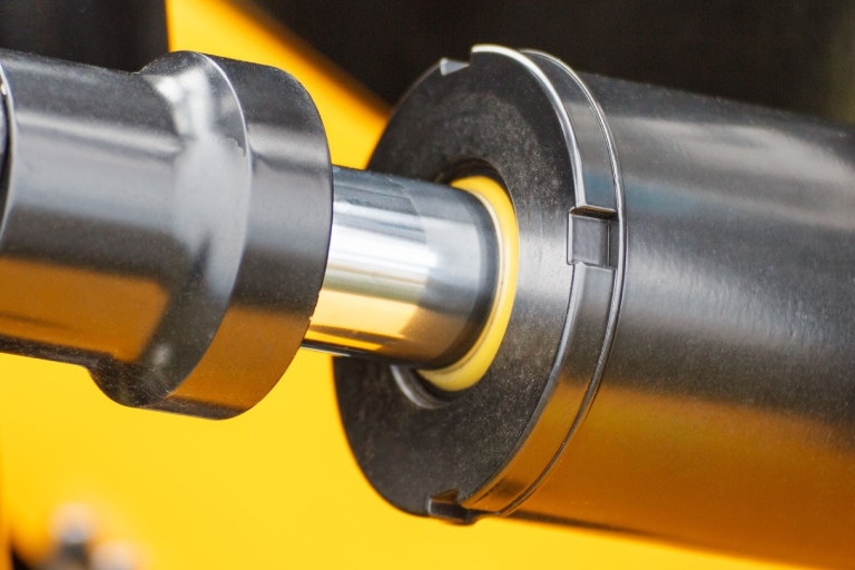 Conserto de cilindro hidráulico: Quais sinais indicam que é hora de agir?