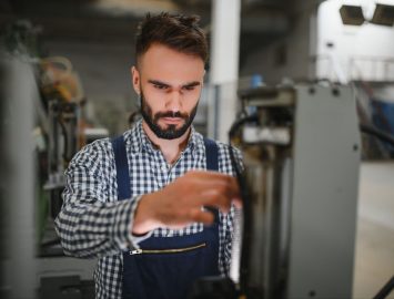 Como evitar paradas inesperadas em sistemas hidráulicos industriais?